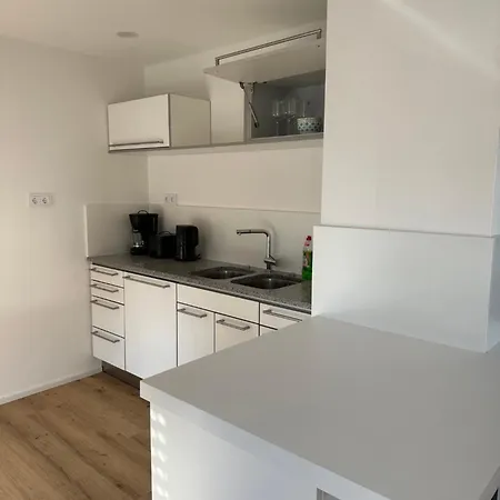 Dhh Neubau 140qm Fuer Bis Zu 7 Personen Mit Terrasse Und 2 Grossen Stellplaetzen * Landshut