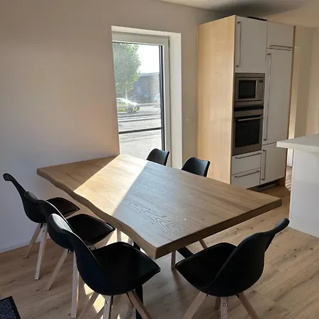 Dhh Neubau 140qm Für Bis Zu 7 Personen Mit Terrasse Und 2 Großen Stellplätzen Apartment Landshut