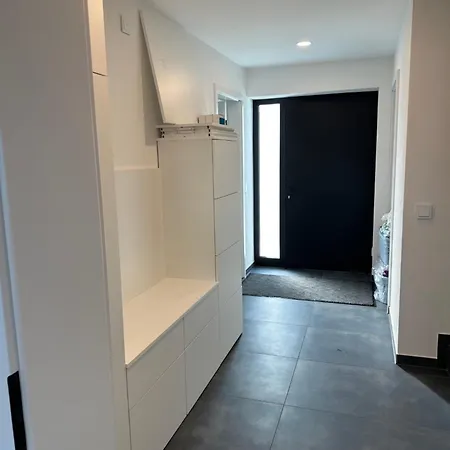 Dhh Neubau 140qm Fuer Bis Zu 7 Personen Mit Terrasse Und 2 Grossen Stellplaetzen Apartment