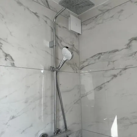 Apartment Dhh Neubau 140qm Für Bis Zu 7 Personen Mit Terrasse Und 2 Großen Stellplätzen *