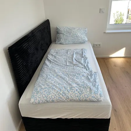 Dhh Neubau 140qm Für Bis Zu 7 Personen Mit Terrasse Und 2 Großen Stellplätzen * Landshut