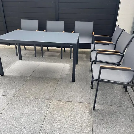 Apartment Dhh Neubau 140qm Fuer Bis Zu 7 Personen Mit Terrasse Und 2 Grossen Stellplaetzen Landshut