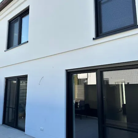 Dhh Neubau 140qm Fuer Bis Zu 7 Personen Mit Terrasse Und 2 Grossen Stellplaetzen Apartment